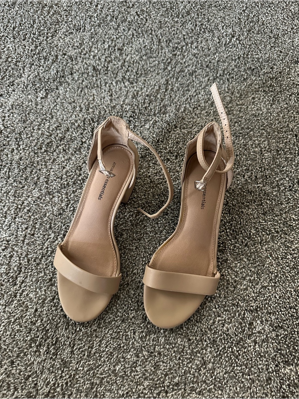 Amazon Essentials Women's Ankle Strap Block Heel Sandals in Nude